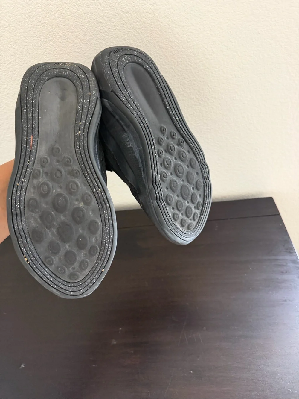 Nike infinity flow Black Mesh Athletic Sneakers size 3